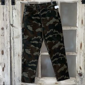 American Eagle camouflage cords mom jeans sz 8